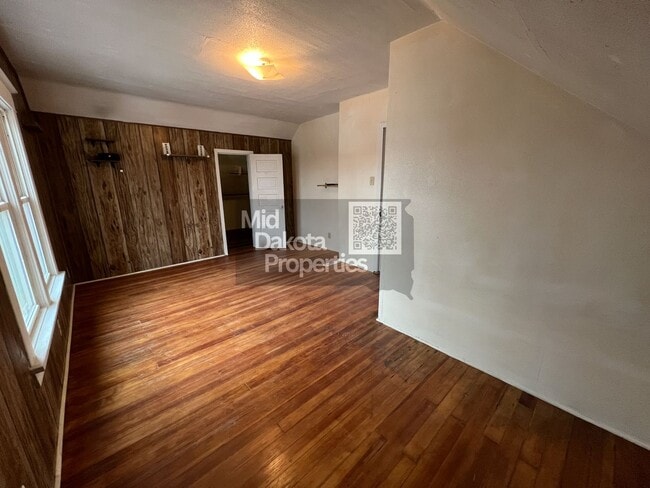 Building Photo - 617 E Hanson- 2 bedroom, 2 bathroom house