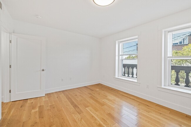 Building Photo - 406 Columbia St