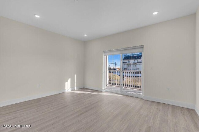 Building Photo - 19 Carr Ave