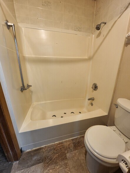 Building Photo - 220 Heritage Cir