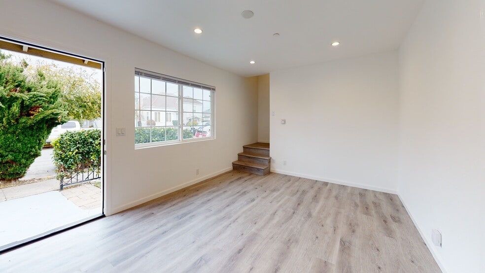 Building Photo - 1006 Tilton Ave