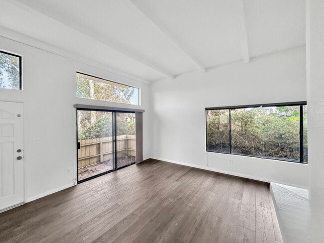 Building Photo - Beautiful 3BD/3BA W/ Attached Garage and In-Unit Laundry in La Jolla!