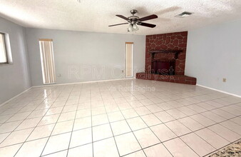 Building Photo - 1801 E Orangeside Rd