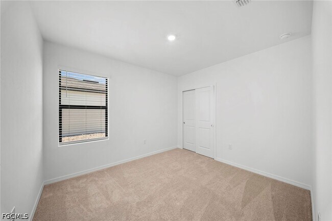 Building Photo - 270 Silent Lk Dr