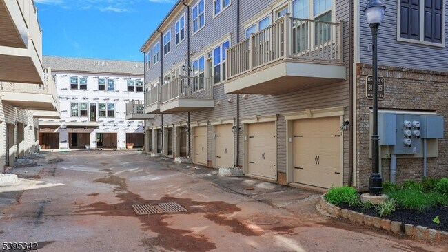 Building Photo - 95 Robeson St