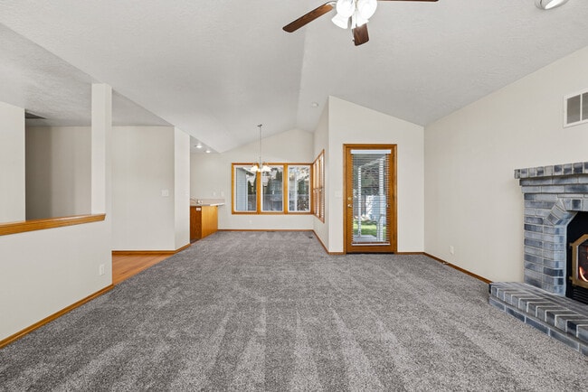Building Photo - 5415 N Noble Fir Ave