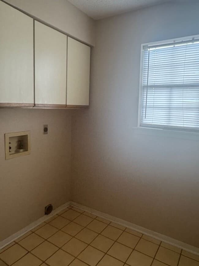 Building Photo - 4108 Bill Owens Pkwy