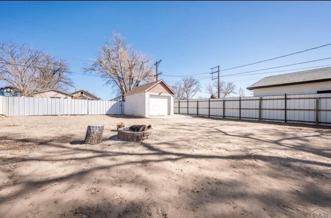 Building Photo - 1735 E 4th St