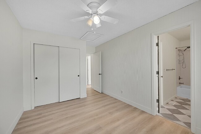 Building Photo - $2,495, 3 beds, 2.5 bath Updated Home in Co Springs with Fenced In Yard!