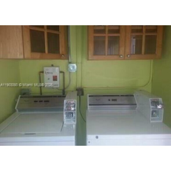 Building Photo - 1301 Milan Ave