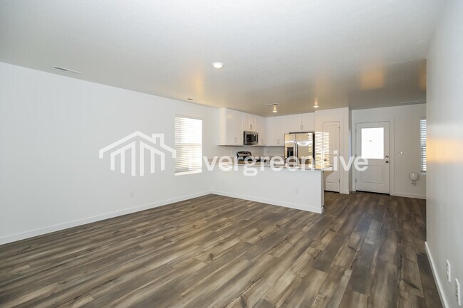 Building Photo - 323 Lightning Ave