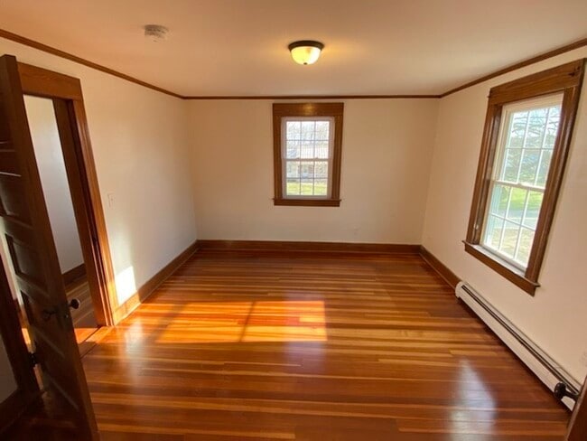 Building Photo - 82 Comins Rd