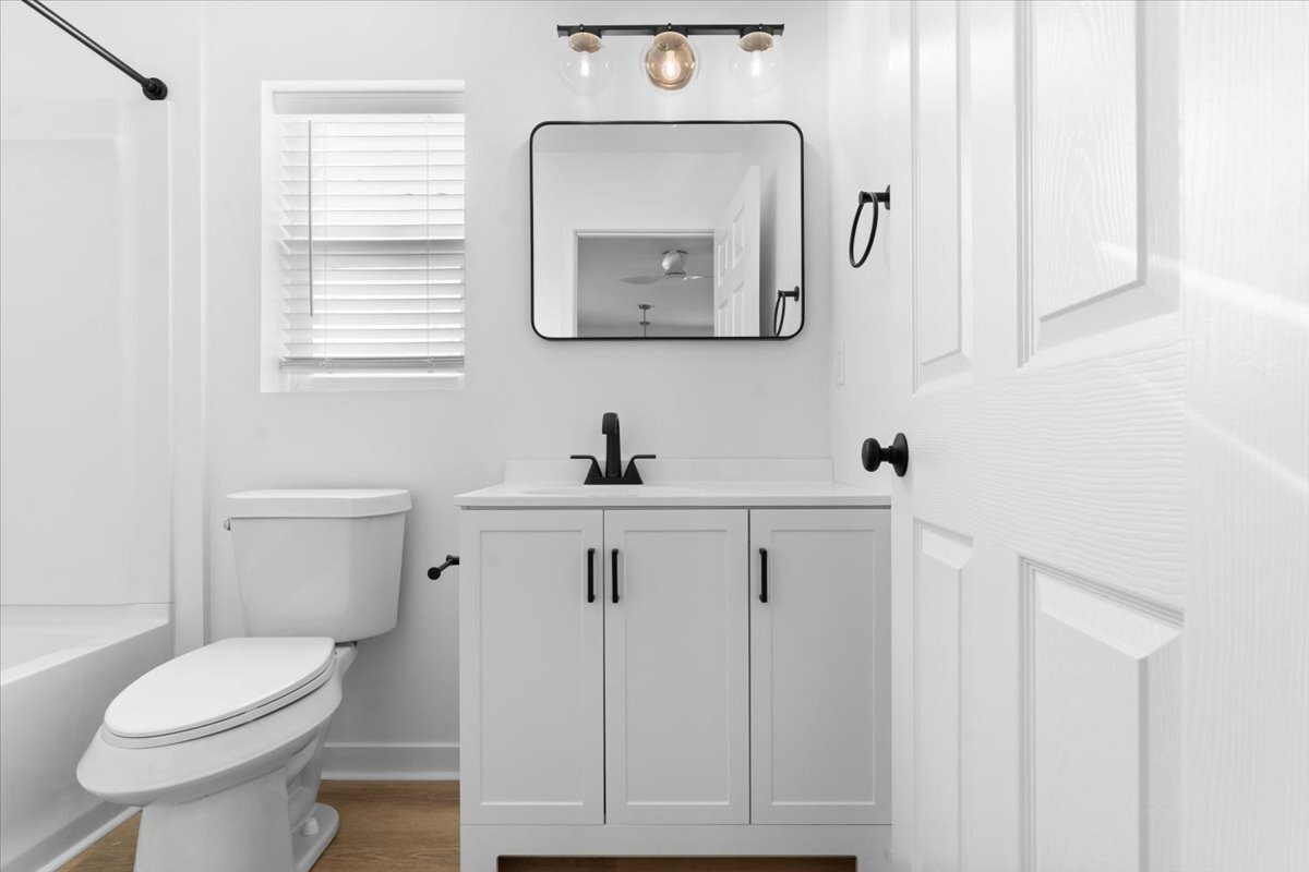 Building Photo - 1440 Lakepointe St