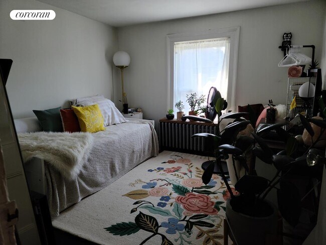 Building Photo - 118 Java St