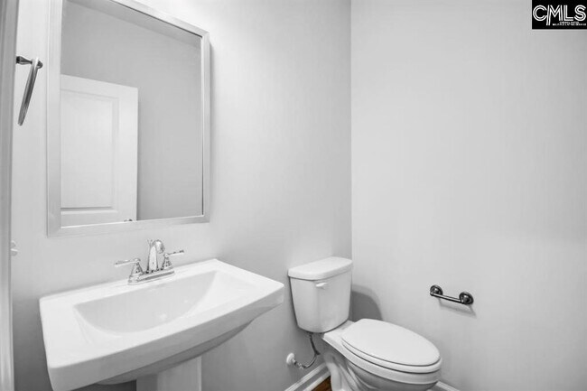 Building Photo - 917 Woodcreek Farms Rd