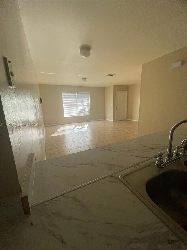 Building Photo - 1104 SE 24th Ave