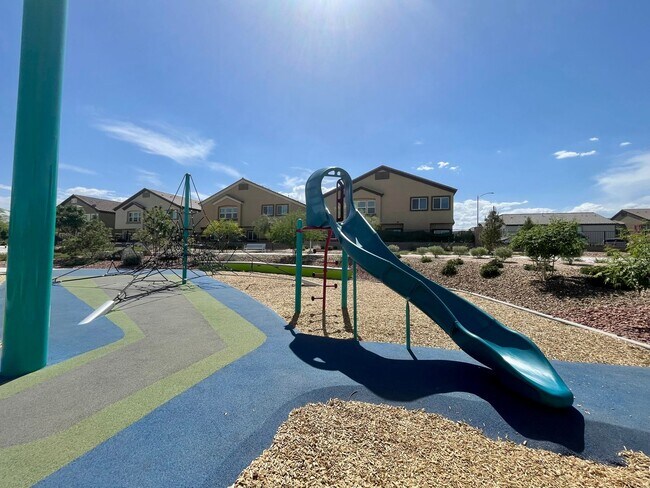 Building Photo - AMAZING GATED 3 BED 2.5 BATH 2 CAR GARAGE !