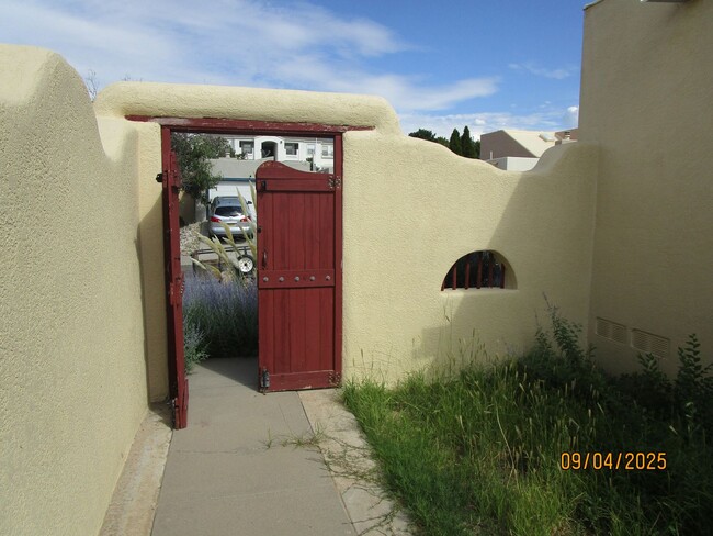 Building Photo - NE Heights 2bedroom 1000SF