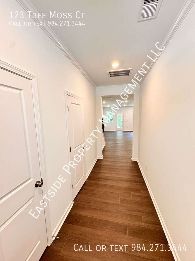 Building Photo - 123 Tree Moss Ct
