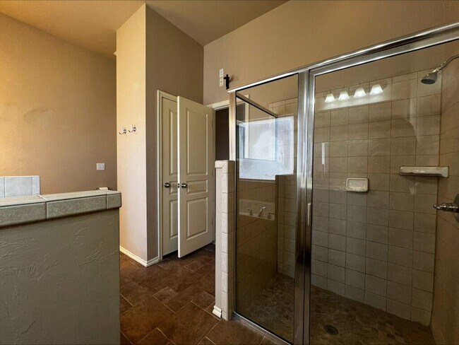 Building Photo - 13111 Red Oak Dr