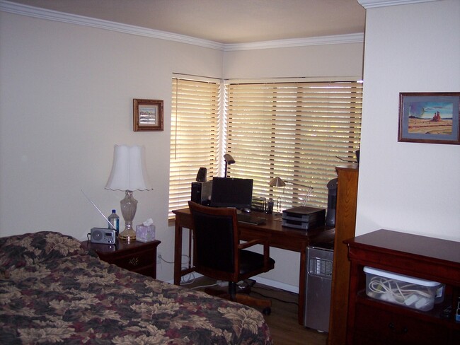 Building Photo - Upstairs 1 Bed/1 Bath Condo in Del Cerro!