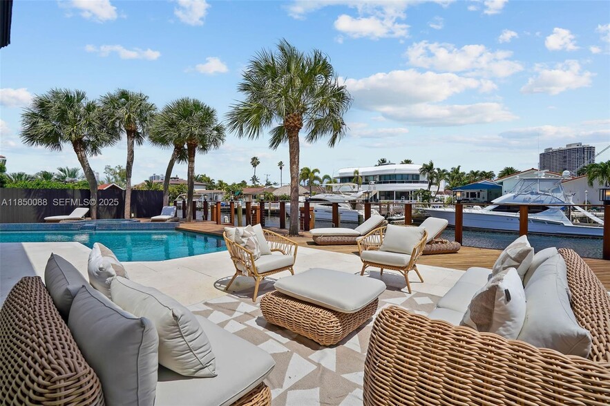 Building Photo - 3251 NE 164th St