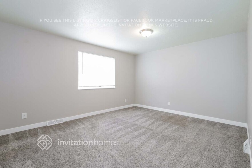 Building Photo - 10631 Queen St