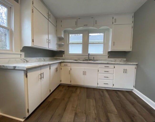 Building Photo - Nice 2 Bed/1 Bath Home, close to downtown