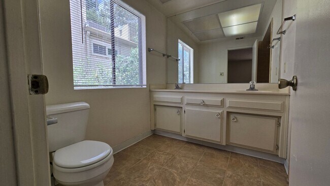 Building Photo - 4147 Pinewood Lake Dr