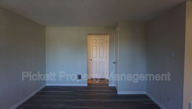 Building Photo - 917 N Cambrian Ave