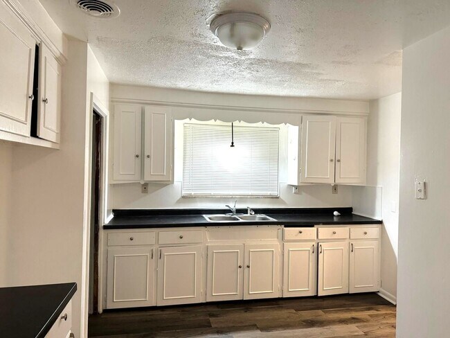 Building Photo - 9083 Grandville