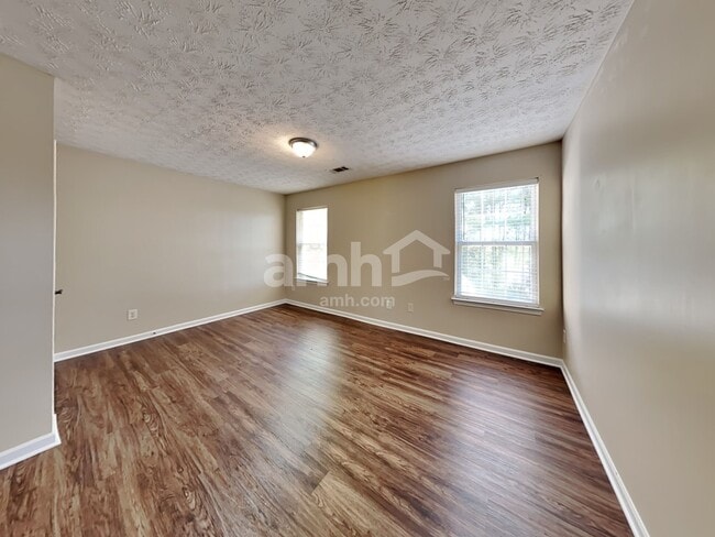 Building Photo - 1905 Barnett W Ct NE