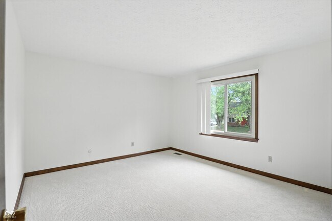 Building Photo - 781 Dayton Dr