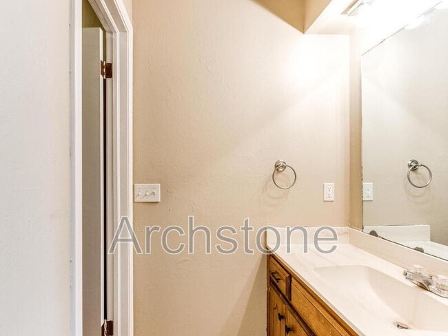 Building Photo - 6605 Lyrewood Ln