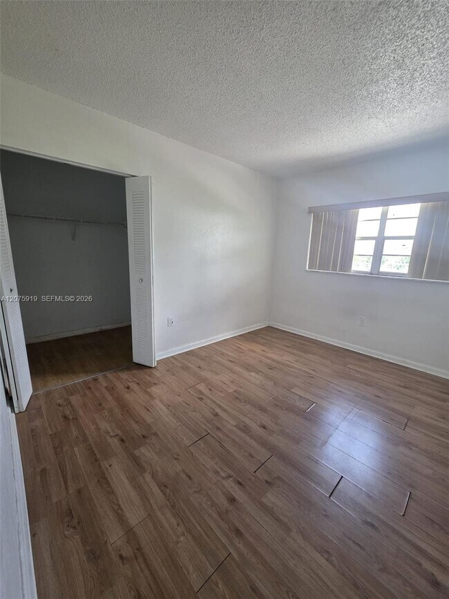 Building Photo - 5100 SW 41st St