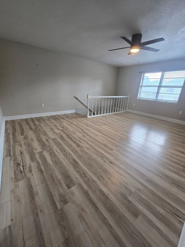 Building Photo - 722 Pear Tree Cir