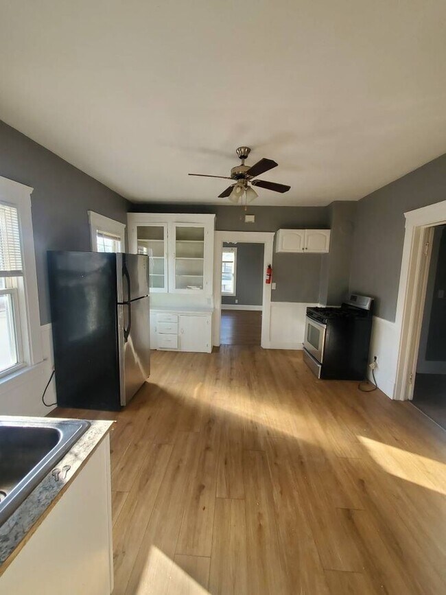 Building Photo - 3483 W 63rd St