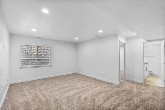 Building Photo - 4287 Golden Grv
