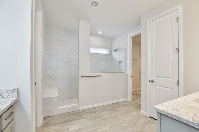 Building Photo - Modern 5/3 Water-View Home in Weslyn Park ...