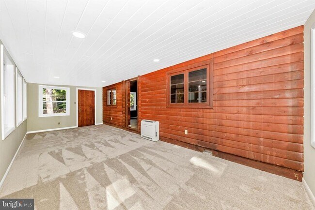 Building Photo - 305 Highview Rd