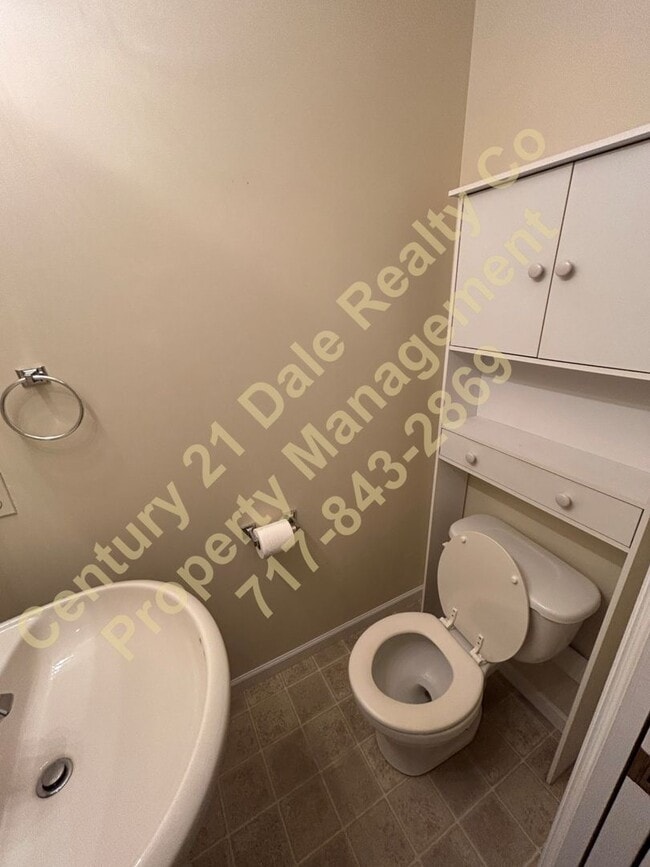 Building Photo - Lovely 3 Bedroom 1.5 Bath home in the Orchard Glen Condominium Association