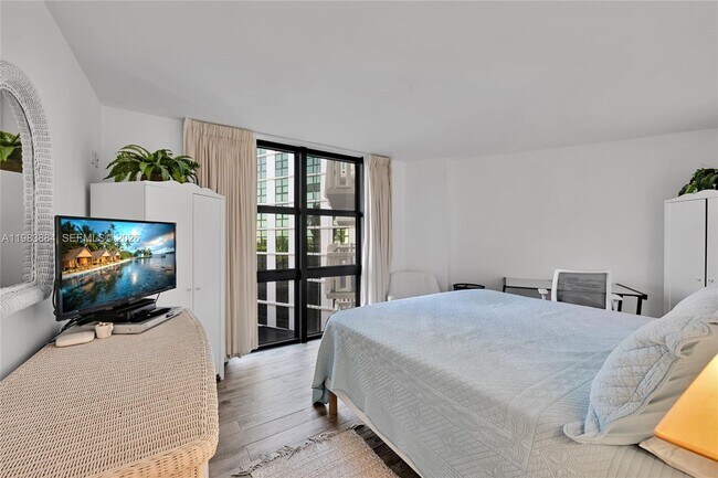 Building Photo - 1111 Crandon Blvd