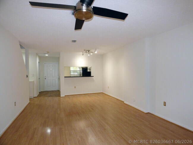 Building Photo - 227 City View Dr