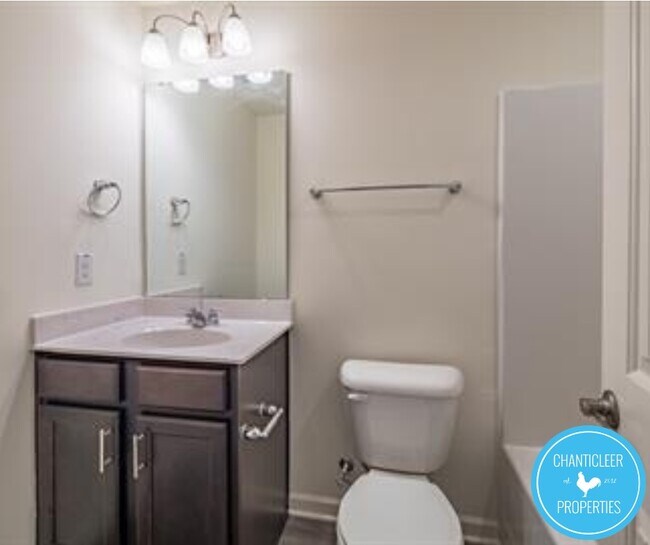 Building Photo - 10 Rochambeau Ct