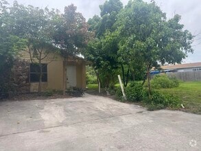 Building Photo - 4903 Serafica Dr
