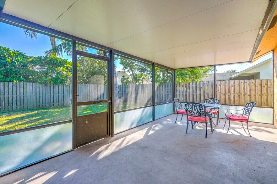Building Photo - 1386 Fulmar Dr