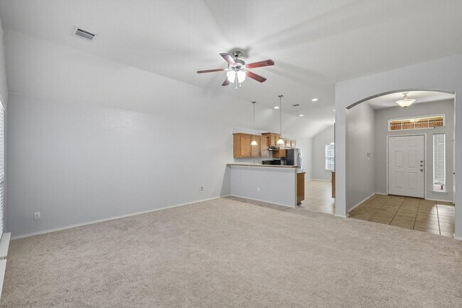 Building Photo - 512 Crescent Creek Ln