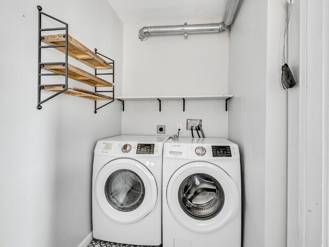 Building Photo - Beautiful Home Just Minutes from the OU Ca...