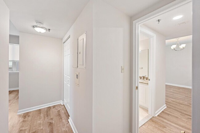Building Photo - 4808 Moorland Ln