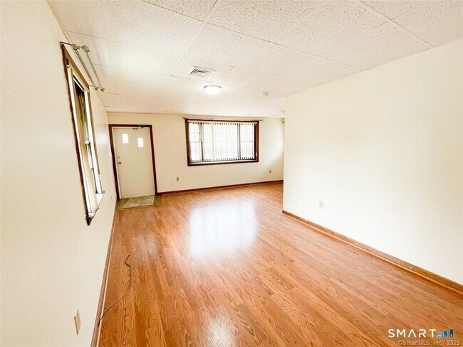 Building Photo - 150 S Cherry St